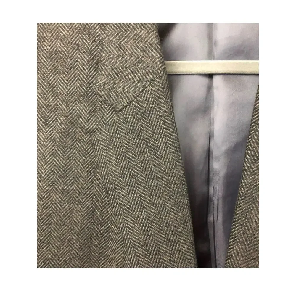 Max Mitchel Suit Jacket. Size 44L. In excellent condition!